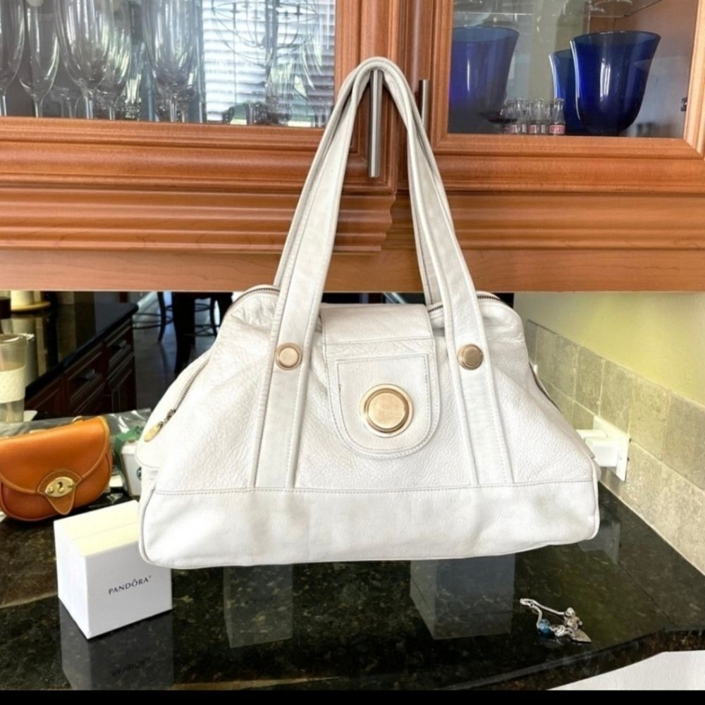 GUSSTO WHITE PEBBLED SATCHEL